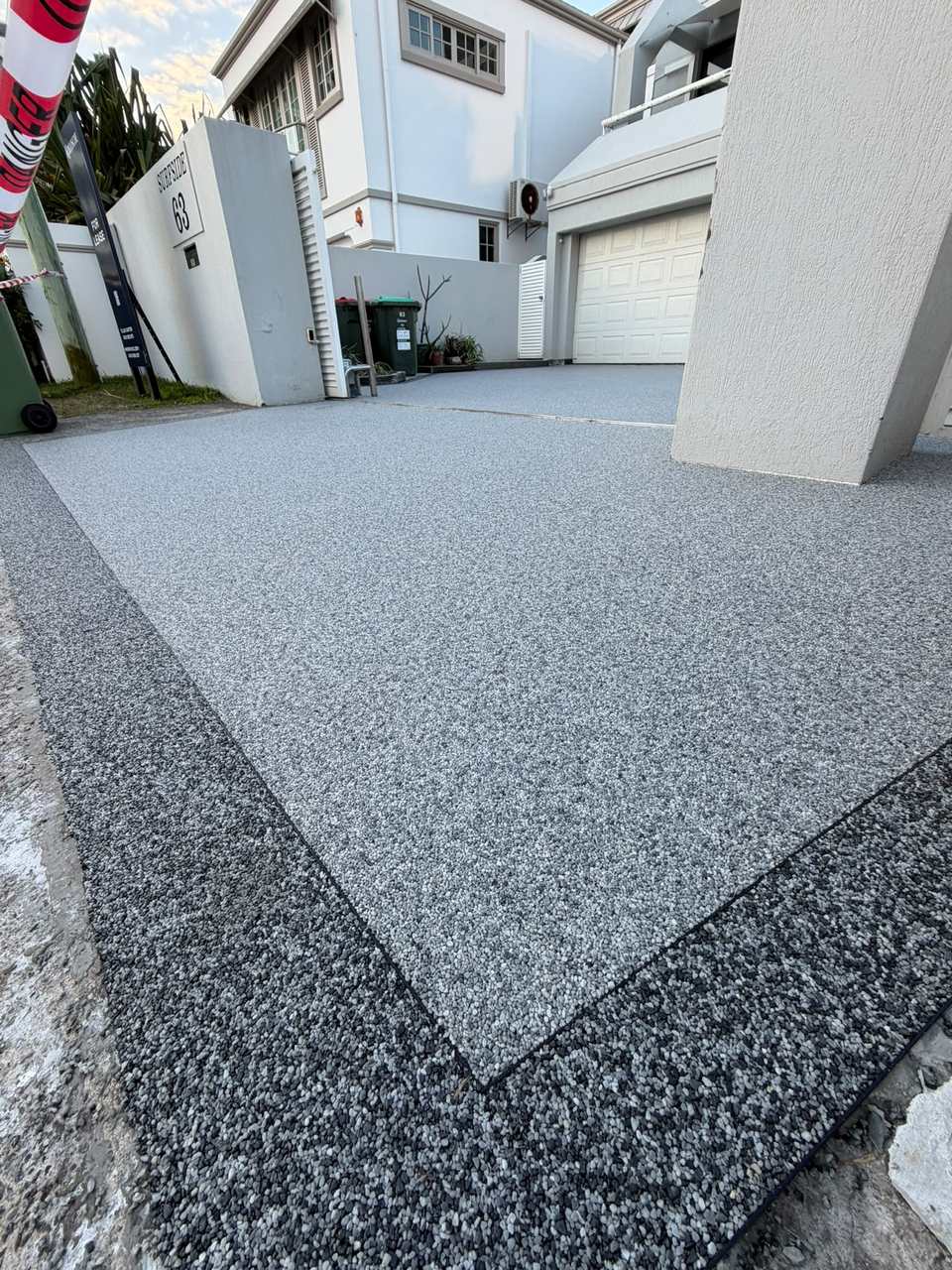 Two-tone resin driveway Palm Beach